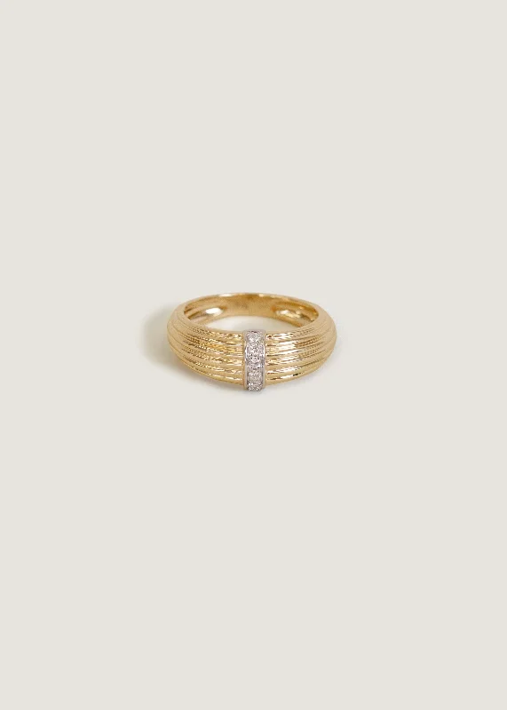 Pavé Ribbed Dome Ring Diamond