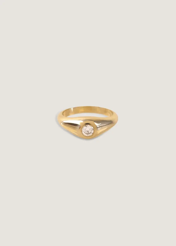 Round Signet Ring Diamond